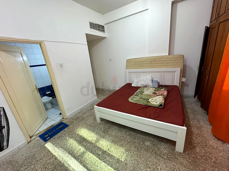 غرفة نوم رئيسية مفروشة بالكامل للرجال التنفيذيين الأعزاب64047868273025110
