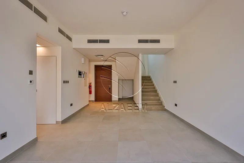 Single Row | Rented with Refund | Prime Location63848388349954114