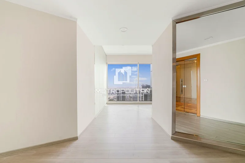 Fully Fitted | Glass Partitioned | Prime Location64067462271107111