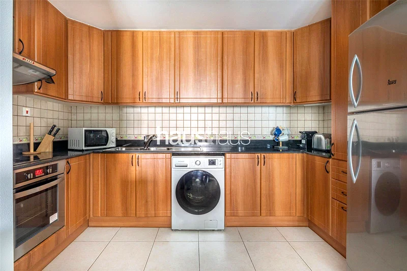 شاغرة | مؤثثة بالكامل | طابق عالي64041705009538113