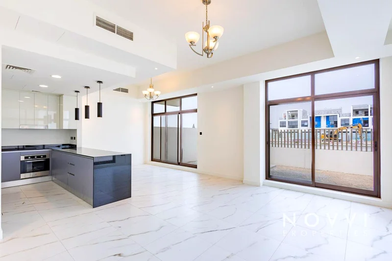 Corner Villa | Single Row | Large Plot63992050912131110