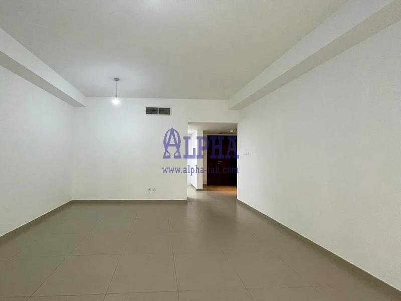 منظر جميل لبحر الخليج! شقة بغرفة نوم واحدة غير مفروشة!63815145982851114