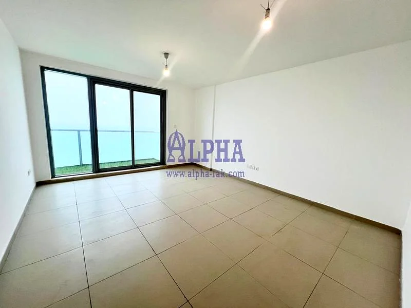 منظر جميل لبحر الخليج! شقة بغرفة نوم واحدة غير مفروشة!63815145982851113