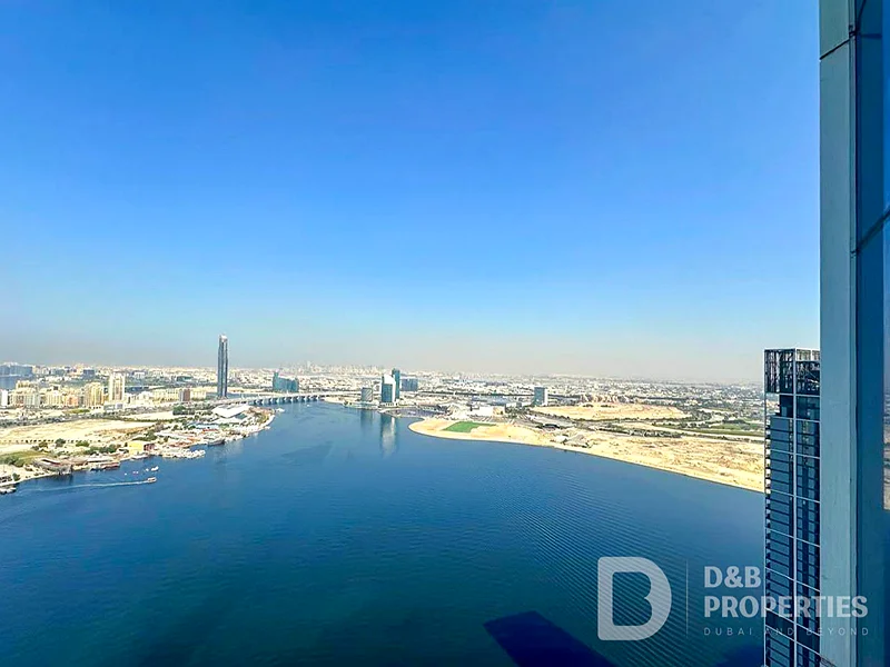 واسع | إطلالة على برج وخليج | مفروش بالكامل64028667472385110