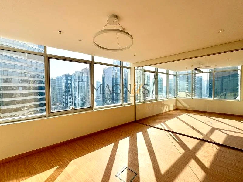 مجهز بأقسام زجاجية | ترخيص DMCC64072010404609110
