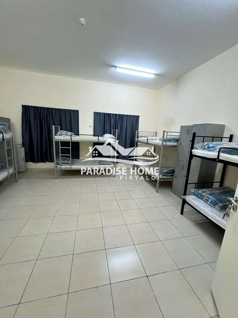 سكن الموظفين 10 غرف نوم قرب المفرق64061820622723110