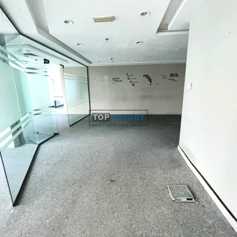 PRIME LOCATION | FULLY FITTED | NEAR METRO64069635577345112
