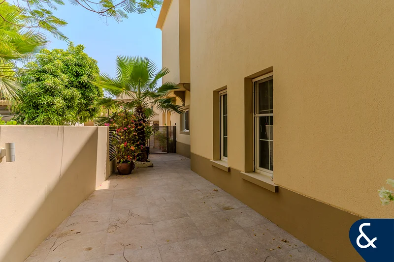 Exclusive | Corner Unit | Backing Pool & Park63922402829315112