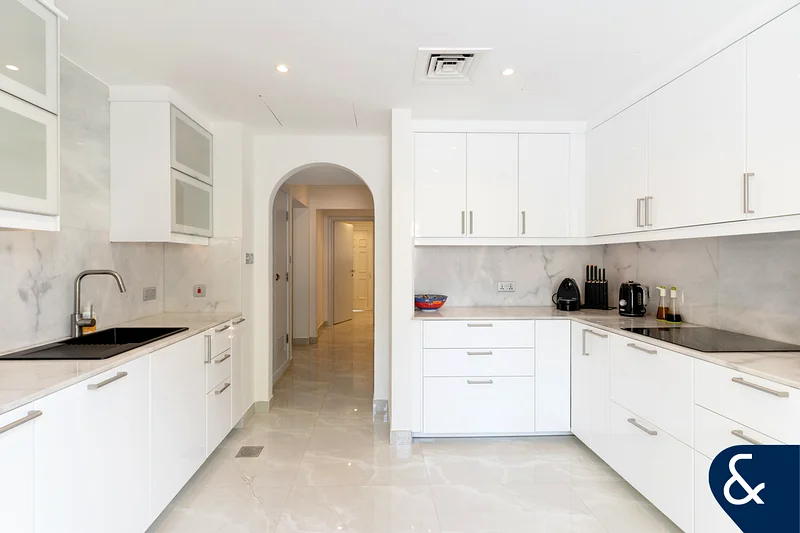 Exclusive | Corner Unit | Backing Pool & Park63922402829315114