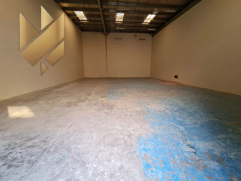 🏭 Warehouse for Rent – Prime Location in Industrial Area 15, Sharjah  📍 2,800 Sq. Ft | 🚚 Easy Access | 💰 Competitive Rates  An excellent opportuni64059680455426110