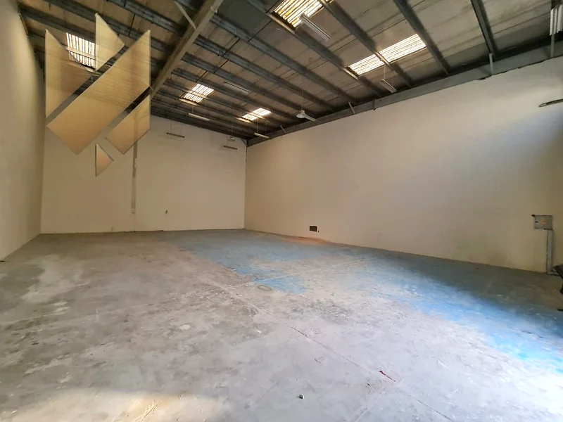 🏭 Warehouse for Rent – Prime Location in Industrial Area 15, Sharjah  📍 2,800 Sq. Ft | 🚚 Easy Access | 💰 Competitive Rates  An excellent opportuni64059680455426113