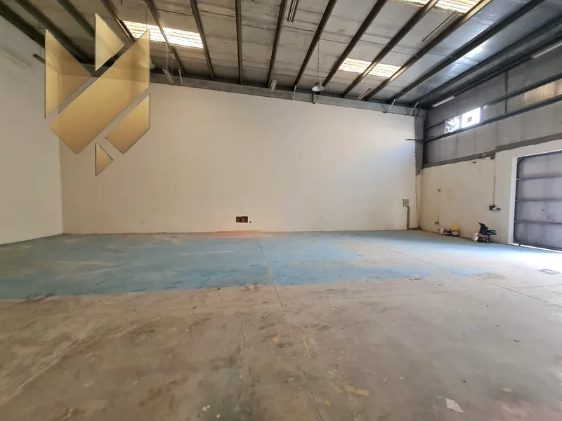 🏭 Warehouse for Rent – Prime Location in Industrial Area 15, Sharjah  📍 2,800 Sq. Ft | 🚚 Easy Access | 💰 Competitive Rates  An excellent opportuni64059680455426112