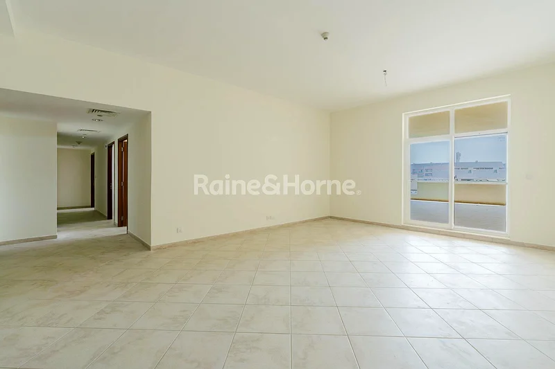 Vacant | Unfurnished | With Store63982447988995110