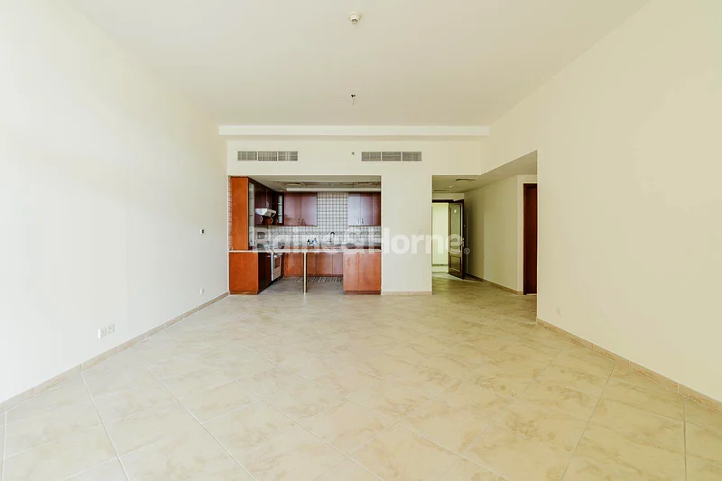 Vacant | Unfurnished | With Store63982447988995112