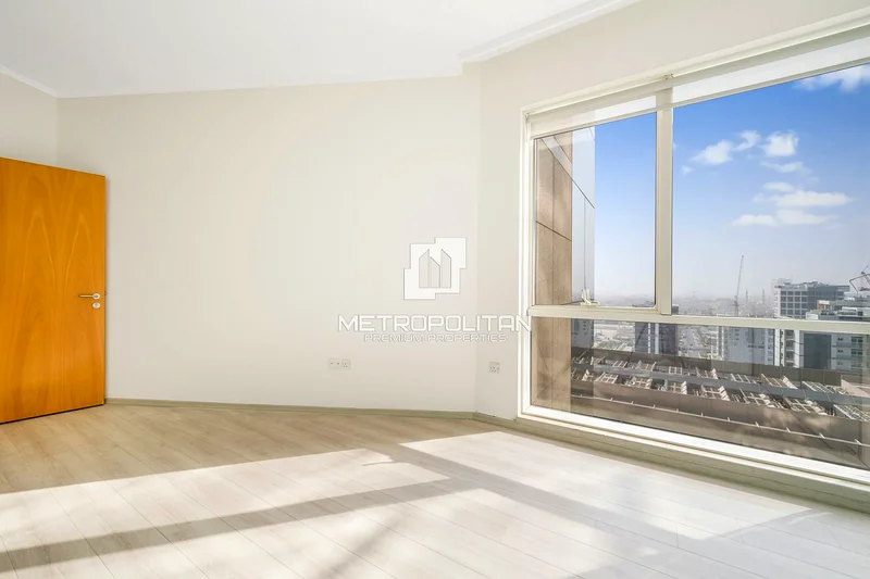 Fully Fitted | Glass Partitioned | Prime Location64067462271107114