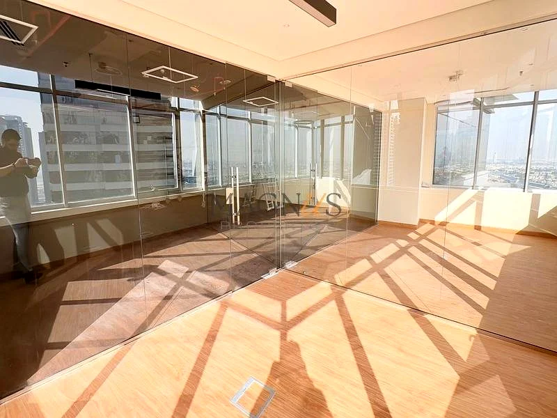 مجهز بأقسام زجاجية | ترخيص DMCC64072010404609114