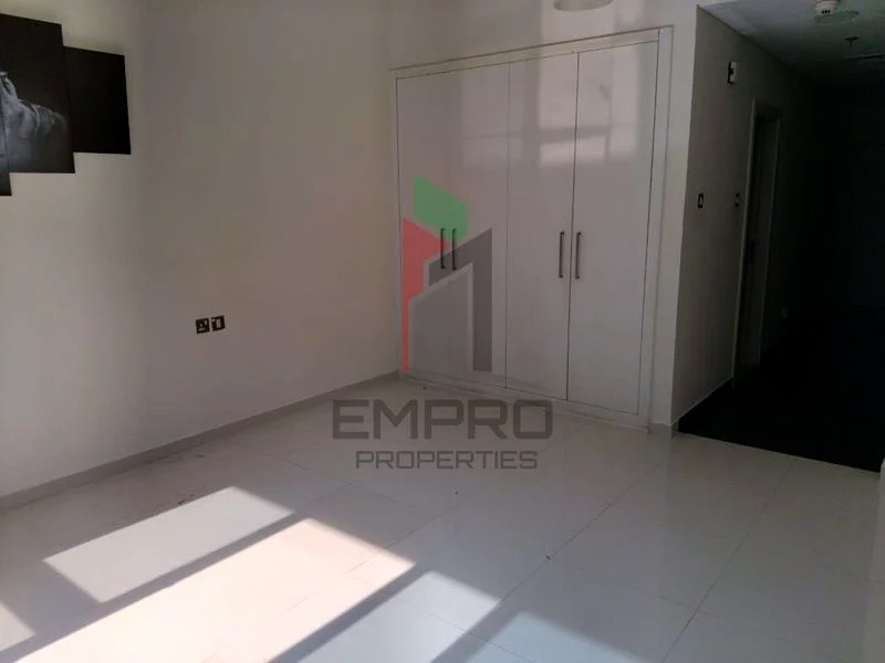 Spacious | balcony | well maintained63971812009985114