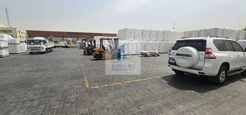 قطعة أرض مفتوحة بمساحة 40000 قدم مربع في المنطقة الصناعية 10 مع جدار حولي / مكاتب / ماء وكهرباء64059322971521110