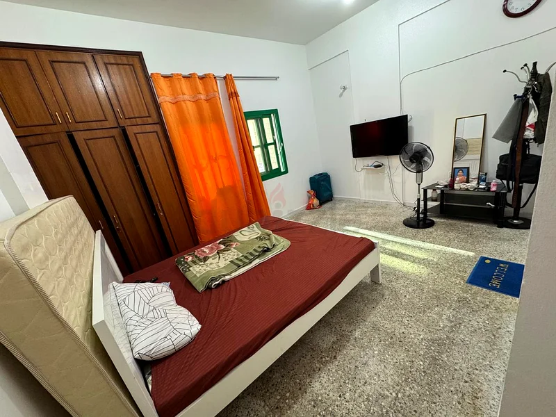 غرفة نوم رئيسية مفروشة بالكامل للرجال التنفيذيين الأعزاب64047868273025112