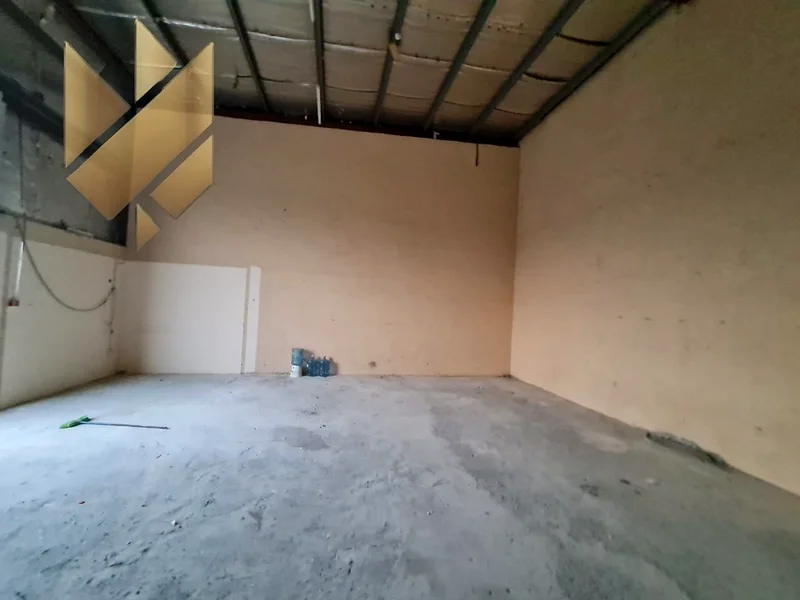 Equipped with wireless connections – Well-sized space suitable for use as a storage facility64059201733249111