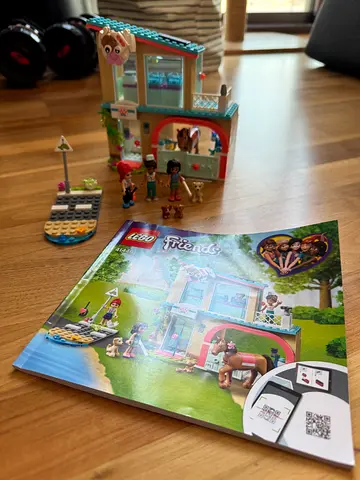 LEGO Friends Heartlake City Vet Clinic 41446