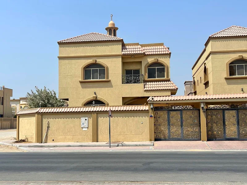 فيلا سكنية / تجارية للإيجار في عجمان – الروضة 2 (أرض زاوية)64073342876674110