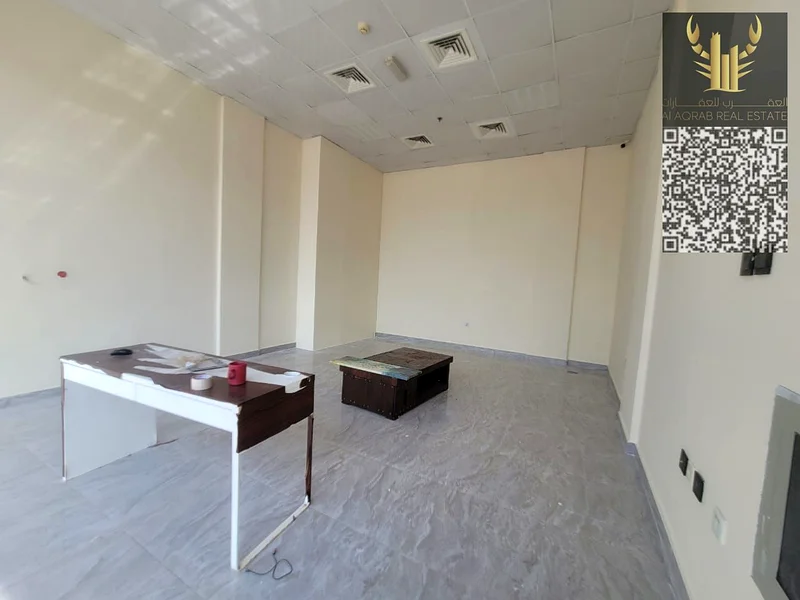 محل تأجير سنوي في منطقة الجرف 3، ويبلغ مساحة المحل 500 قدم مربع.64073562264961114