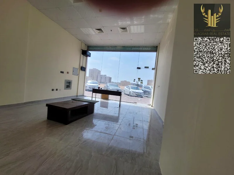محل تأجير سنوي في منطقة الجرف 3، ويبلغ مساحة المحل 500 قدم مربع.64073562264961112