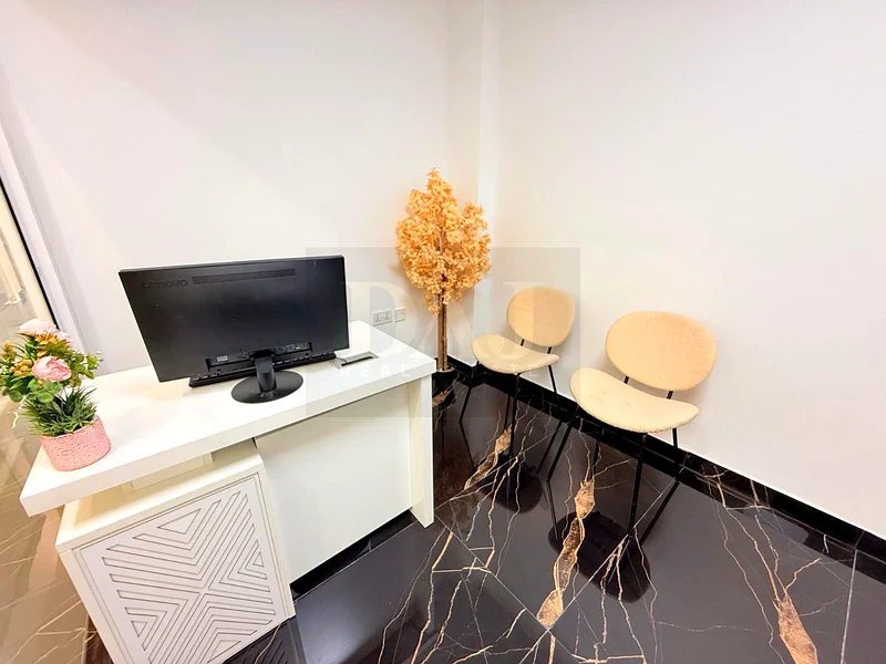 Beautiful Office |direct from Owner  | Free utilities & No Commission64072117251714112