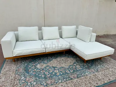 Almost Wést Elm New pórt Stylish L-Shaped Couch with Modern Design