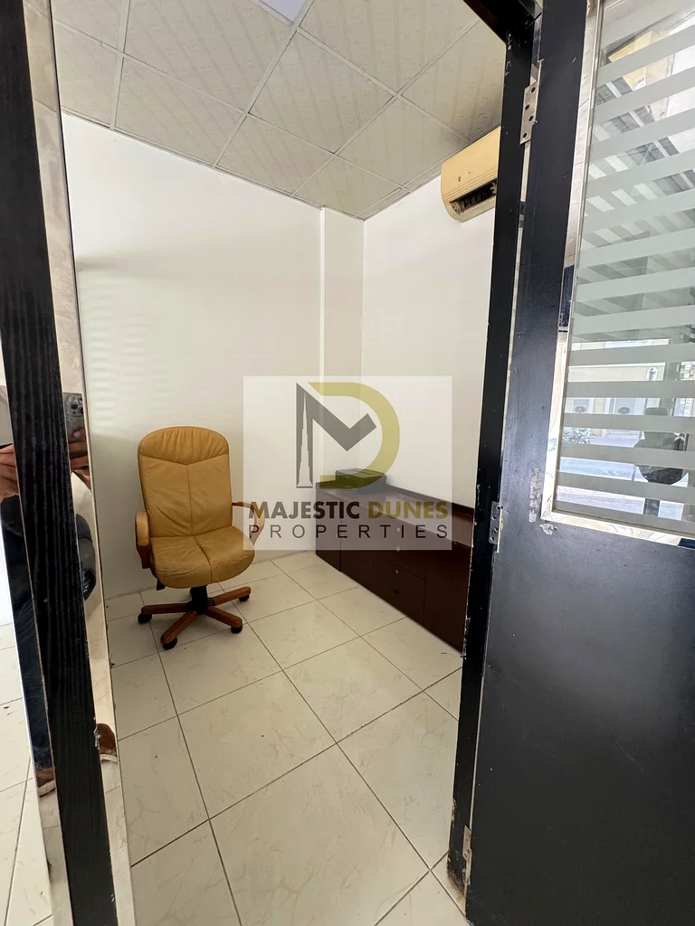 Genuine Listing | Roundabout Building | Front Side | Vacant | Greece Cluster64064024372865114