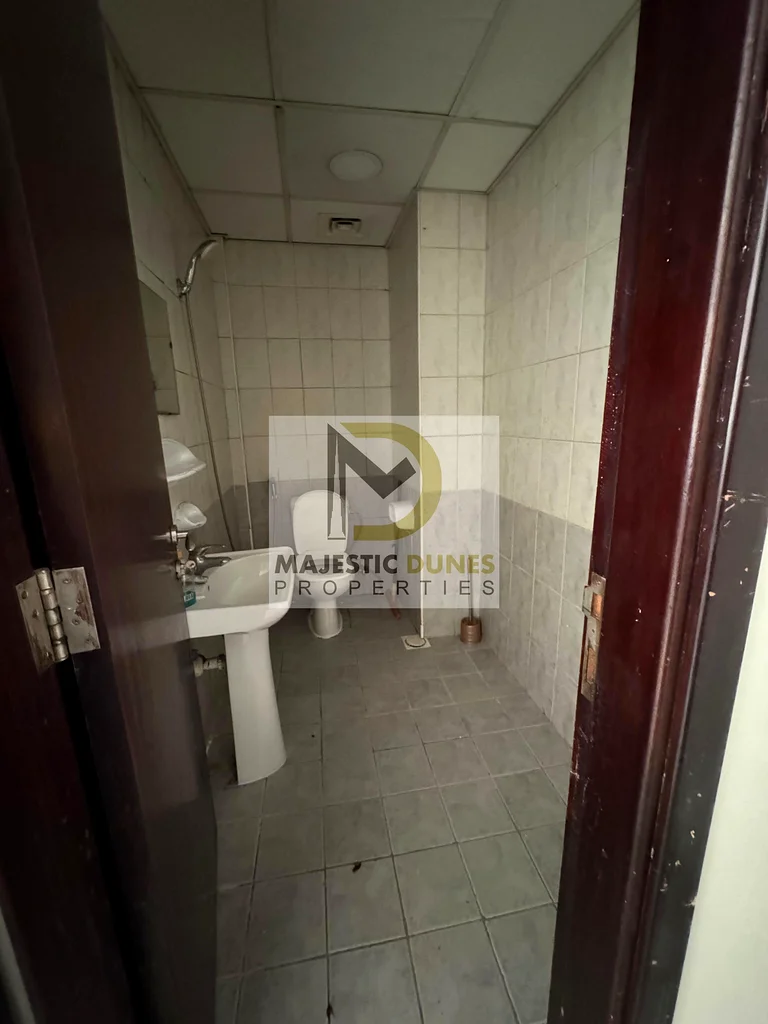 Genuine Listing | Roundabout Building | Front Side | Vacant | Greece Cluster64064024372865112