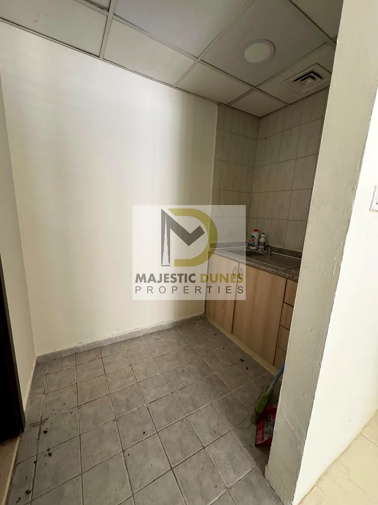 Genuine Listing | Roundabout Building | Front Side | Vacant | Greece Cluster64064024372865113