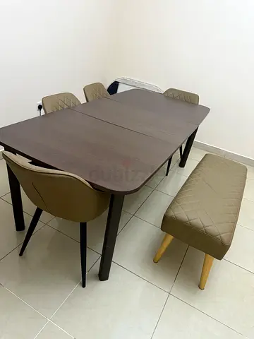 ** PRICE DROPPED - 500 ** Modern Dining Table with 4 Stylish Chairs and a Comfortable Bench