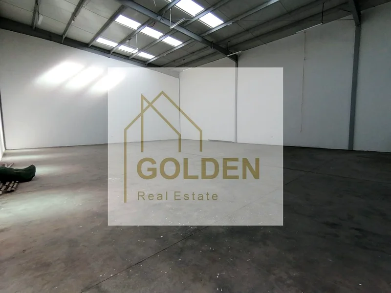 Looking for a flat and practical space for your business?64074115121921114
