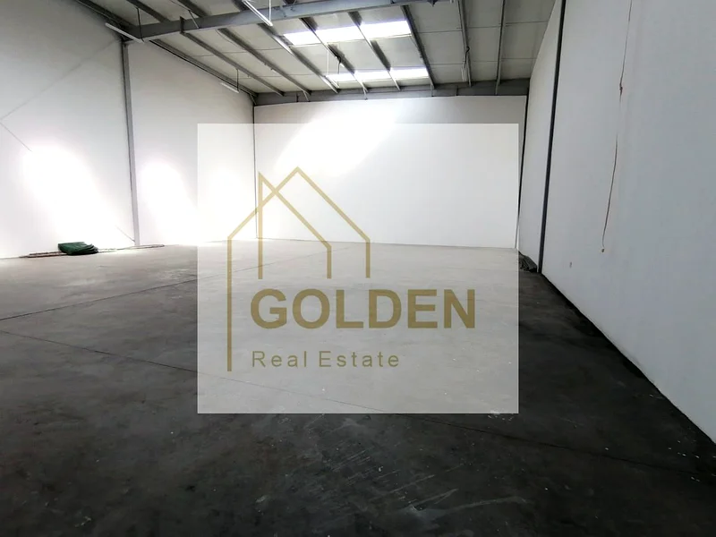 Looking for a flat and practical space for your business?64074115121921112
