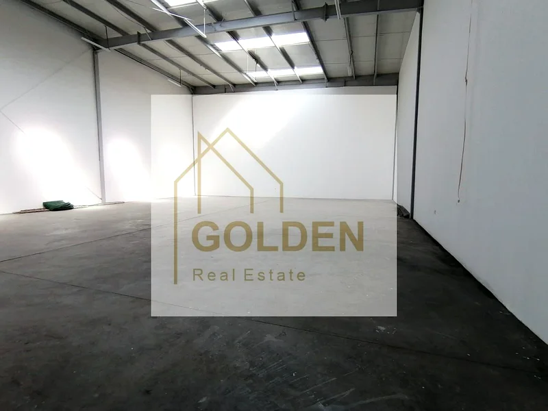 Looking for a flat and practical space for your business?64074115121921111