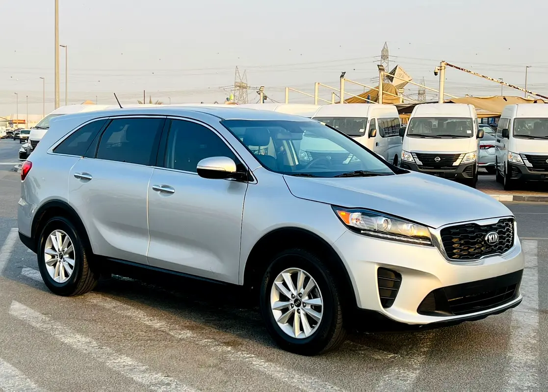 Kia Sorento 2019 — photo 1 of 20