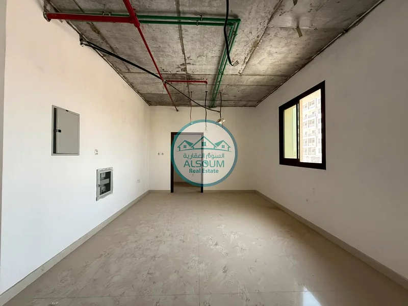 مساحة مكتبية للإيجار | غرفة طعام | دورة مياه | طابق ميزانين |64072889772418110