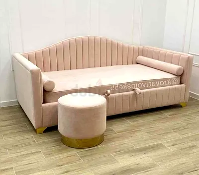 Elegant and comfort Pink Velvet Daybed