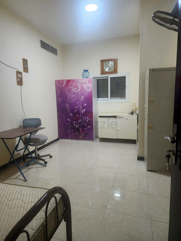 غرفة خاصة متاحة للخريجين الهنود من الذكور64054494761475110