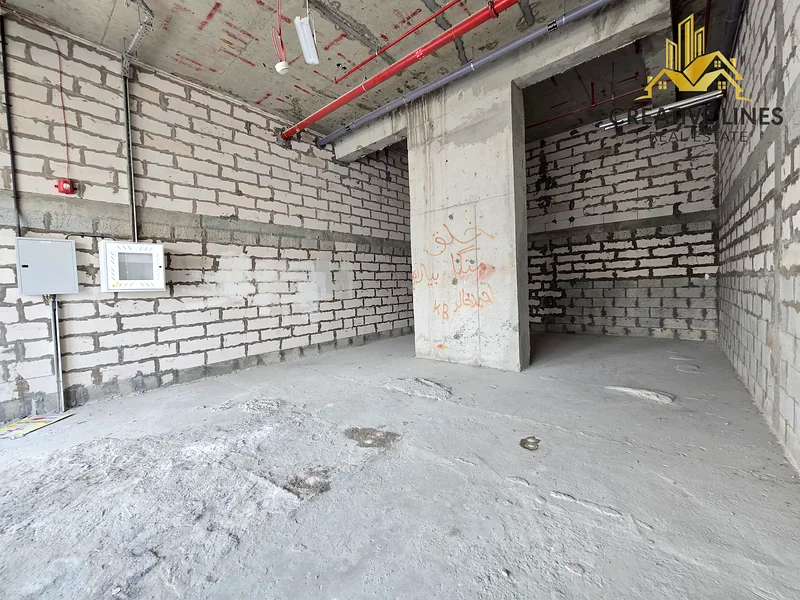 CLOSE TO PARKING - BOULEVARD FACING - PRIME LOCATION64065146509185112