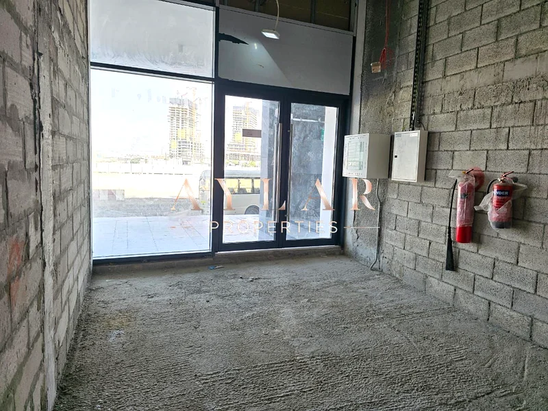 LAGOON-FACING RETAIL GEM | Brand New | Prime Location | Big Layout64065483607298114