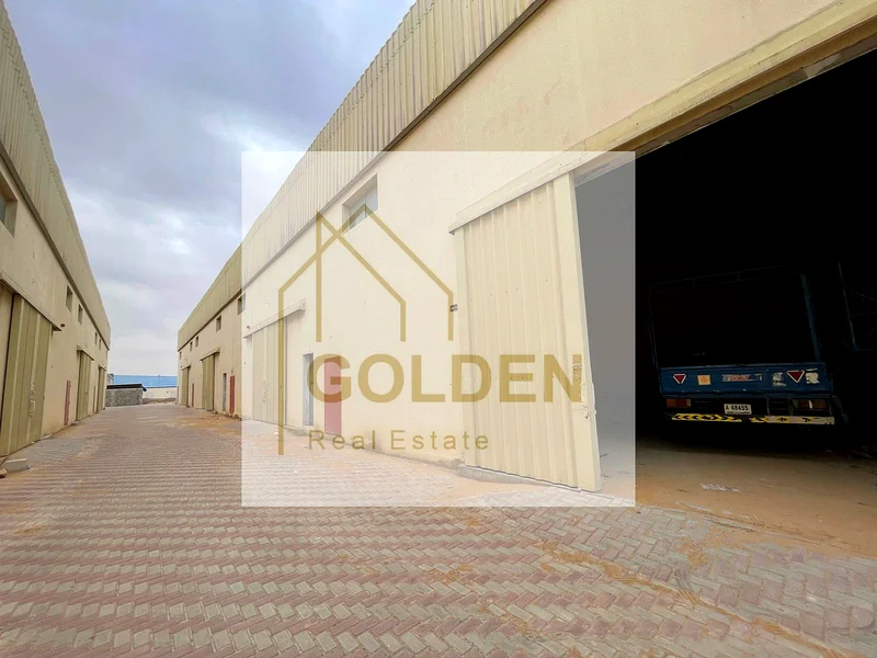 Warehouse for rent in Umm Al Quwain – 3,000 sq.ft., 13 kW power, AED 105,000 yearly, 4 cheques + 10% deposit + 5% refundable VAT.64060069339906110