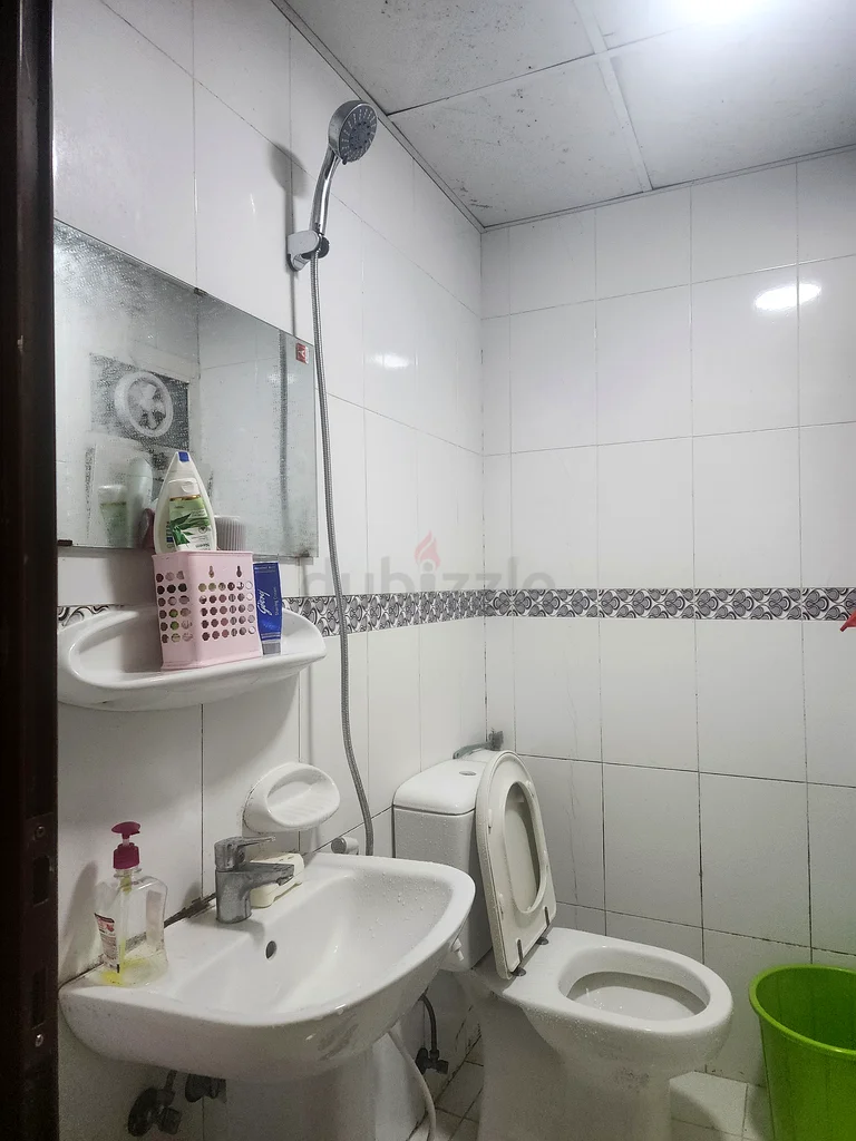 غرفة خاصة متاحة للخريجين الهنود من الذكور64054494761475112