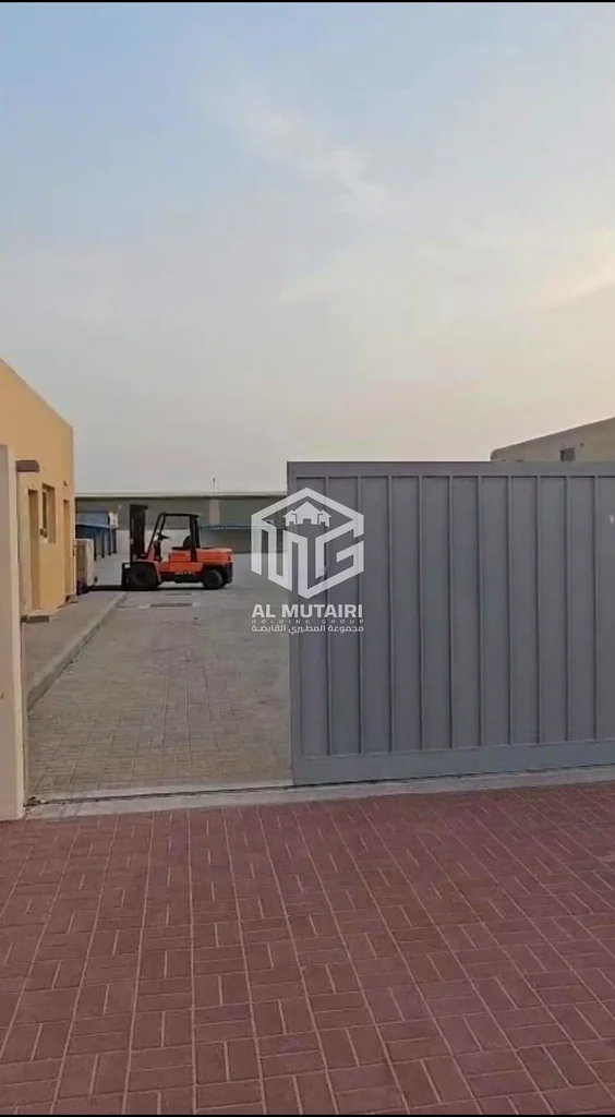 🏢 For Rent – Commercial Yard in Al Saja’a, Sharjah 🏢 A spacious commercial yard with a total area of 20,000 sq ft, featuring 3 offices, a kitchen, 264057583373825113