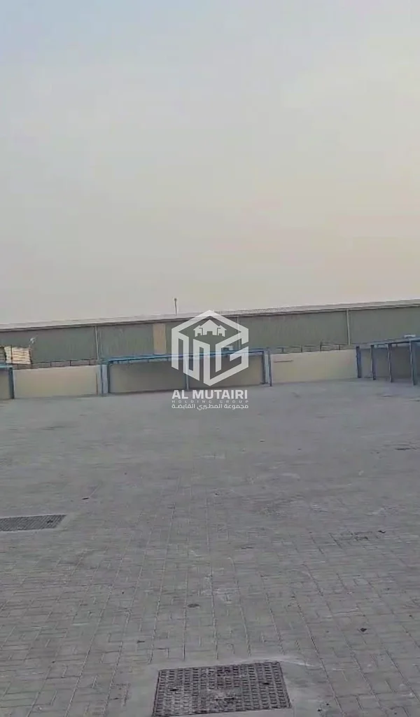 🏢 For Rent – Commercial Yard in Al Saja’a, Sharjah 🏢 A spacious commercial yard with a total area of 20,000 sq ft, featuring 3 offices, a kitchen, 264057583373825114