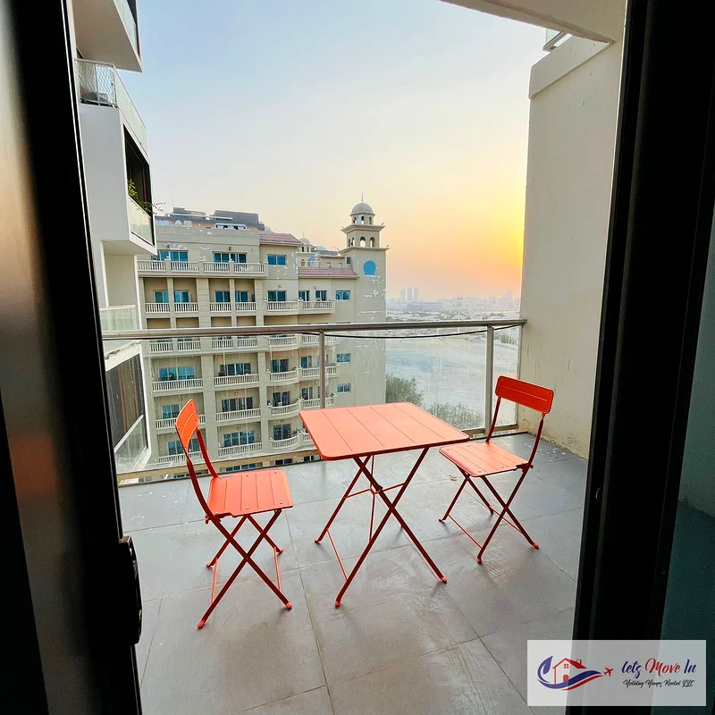 LESS THAN MARKET PRICE Modern Living, Simplified only At Lets Move In Holiday Homes64050909980417113