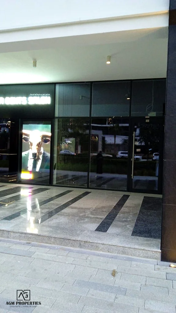 NEGOTIABLE /MAIN BOULEVARD FACING /CHILLER FREE /SHOP AVAILABLE FOR RENT 260K64065146541697111