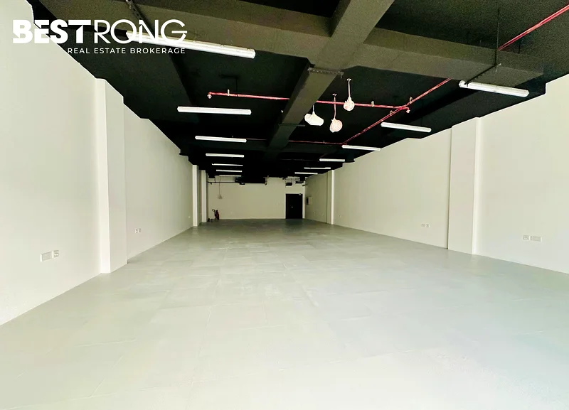 Fitted Office | Reserved and visitor parking64066138815745110